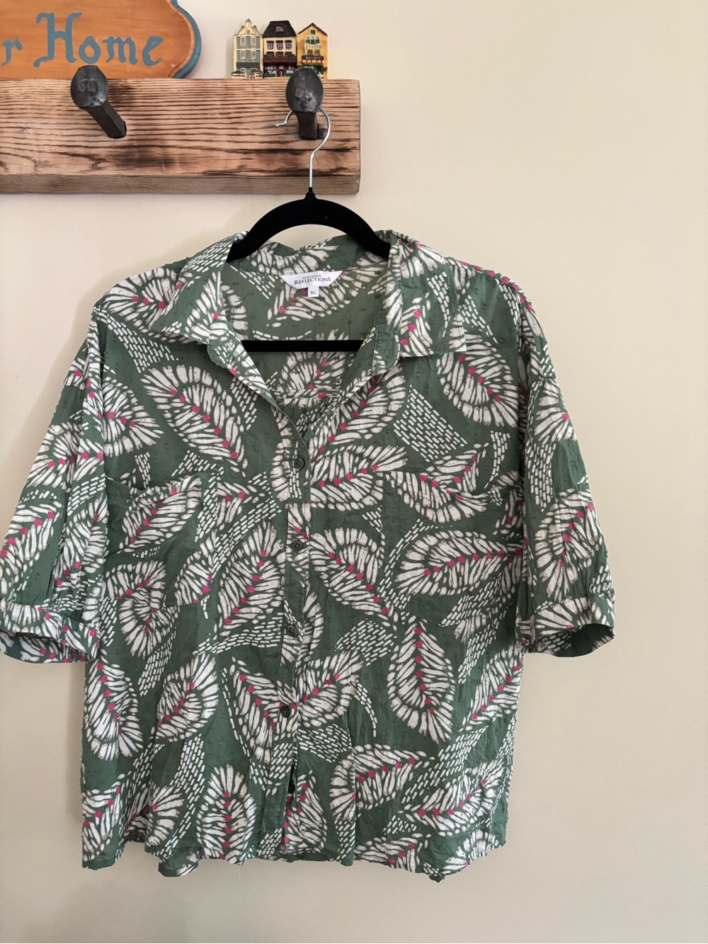 72.) Northern Reflections / Cotton / Green Print Short-Sleeve Button Down Shirt